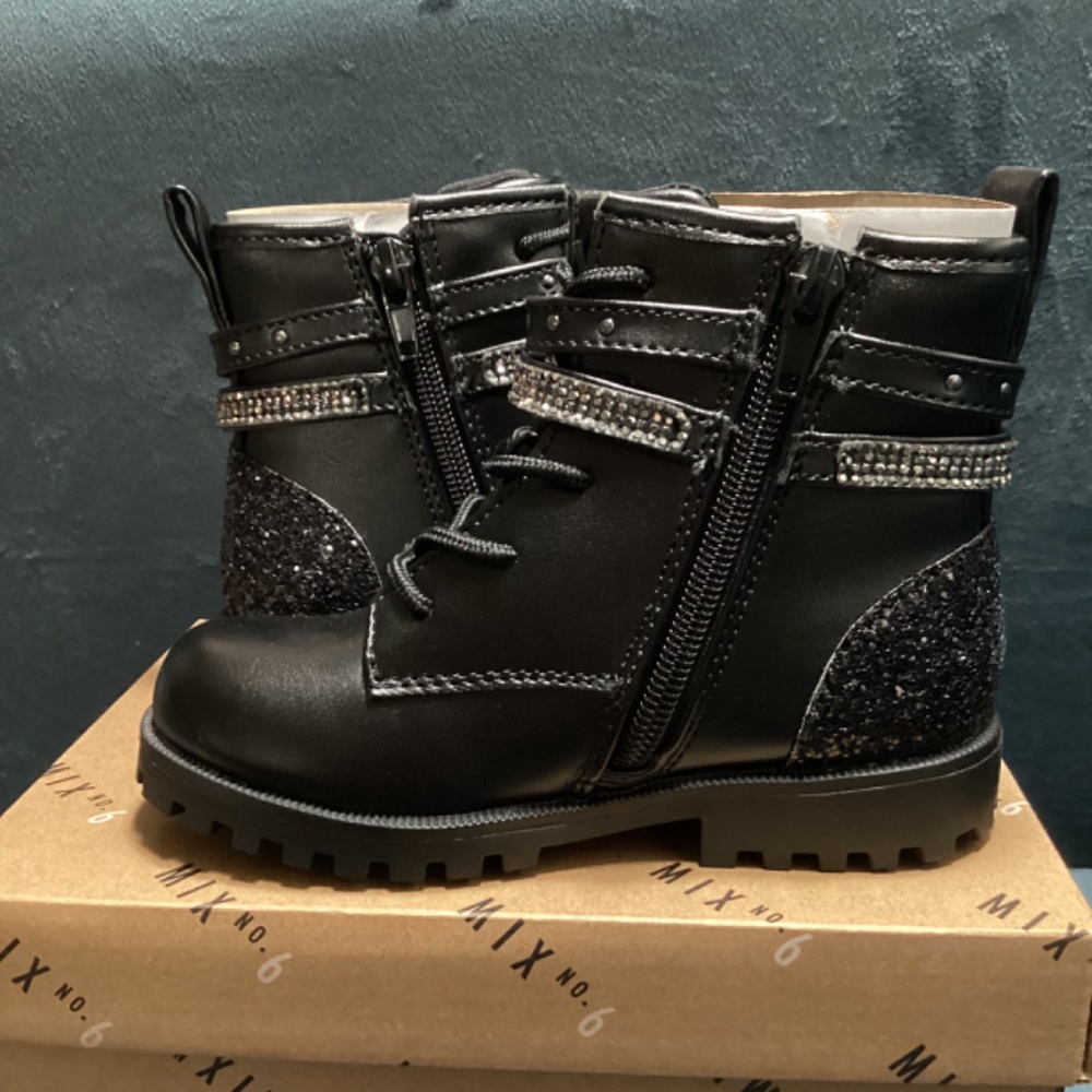 Girls Black Boots - Picture 4 of 16